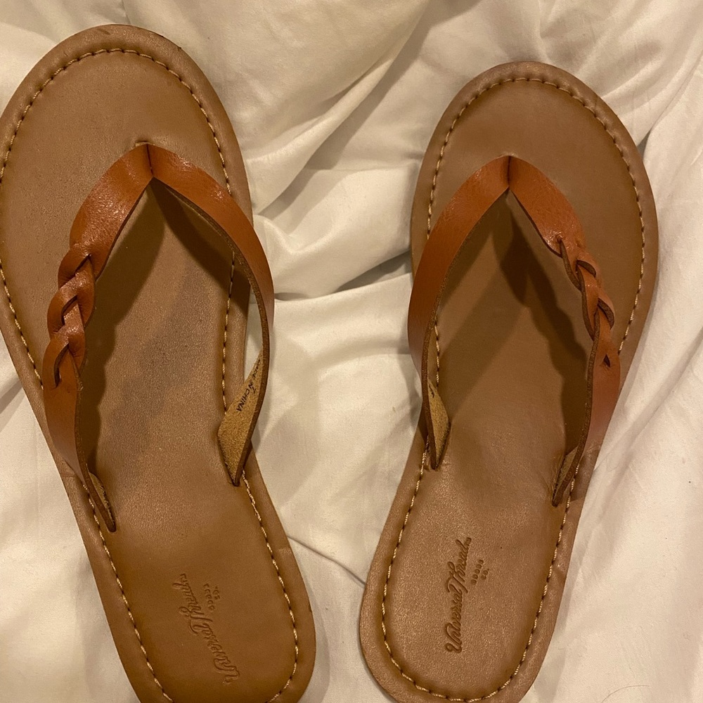 New sandals ! Never worn !